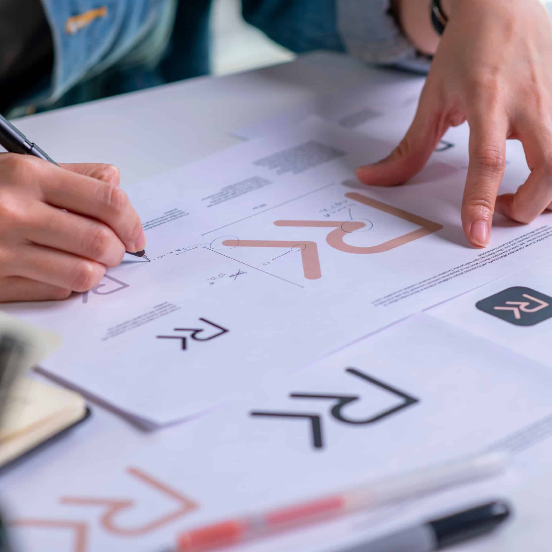 Creazione di Etichette e Sviluppo Branding